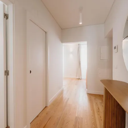 Apartment Orange House - Elegant Two-bedroom 1e Lisbon