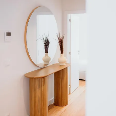 Orange House - Elegant Two-bedroom 1e Apartament