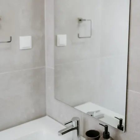 Orange House - Elegant Two-bedroom 1e Apartament Lizbona