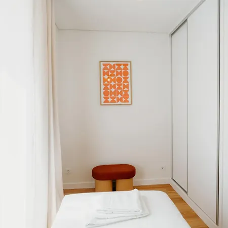 Apartment Orange House - Elegant Two-bedroom 1e Lisbon