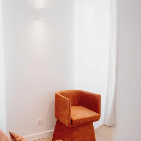 Orange House - Elegant Two-bedroom 1e Apartment *