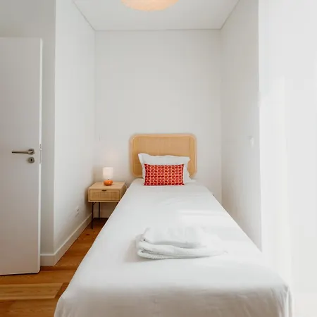 Orange House - Elegant Two-bedroom 1e Lägenhet *